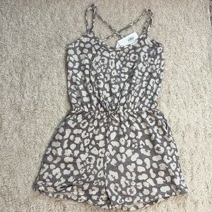 NWT 7th RAY Spotted Strappy Romper in charcoal with animal print, pockets